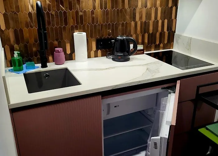 By Milo Bylo * أوسترون